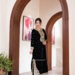 Bottle Green Velvet Paisley Embroidered Kurta Set with Tassel Neckline